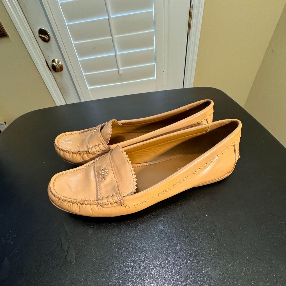 Coach Odette Solid tan Patent Leather Driver Loafer gold Logo Size 8.5 - Picture 8 of 12